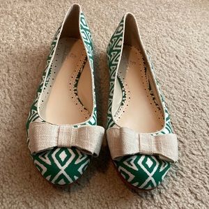 Brooks Brothers green with cream bow flats, 9